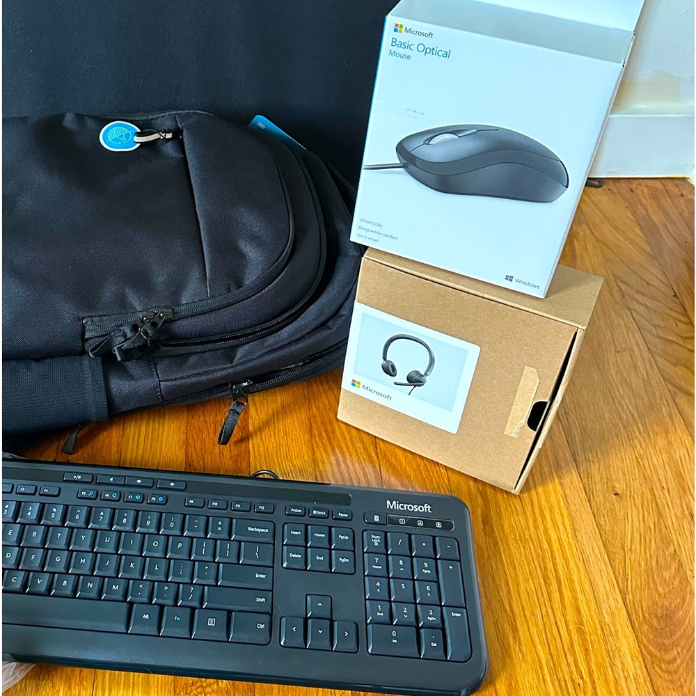 HP work station set. Complete with travel backpack, headset, mouse and keyboard